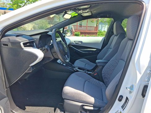 Used 2024 Toyota Corolla SE FWD image 2