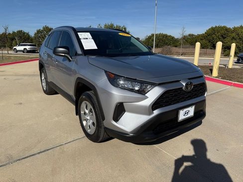 Used 2021 Toyota RAV4 LE image 3