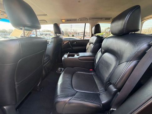 Used 2017 INFINITI QX80 4WD w/ Driver Assistance Package image 16