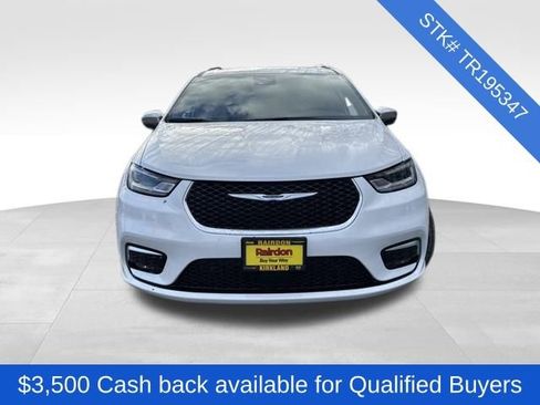 New 2026 Chrysler Pacifica Pinnacle image 2