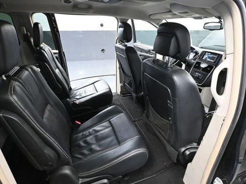 Used 2013 Chrysler Town & Country Touring image 38