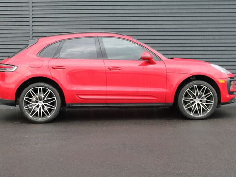 Certified 2022 Porsche Macan image 9