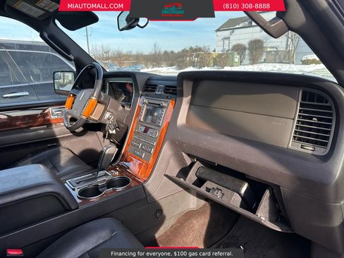 Used 2014 Lincoln Navigator Sport Utility 4D image 16