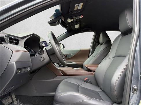 Certified 2024 Toyota Venza XLE image 11