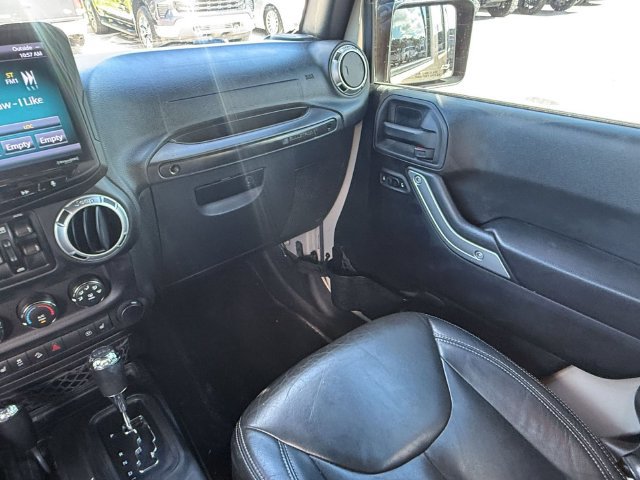 Used 2016 Jeep Wrangler Unlimited Sahara w/ Dual Top Group AWD/4WD image 16