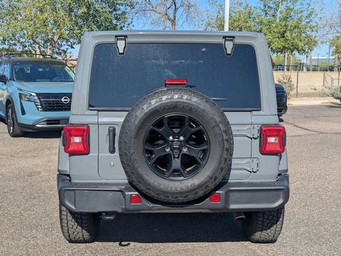 Used 2019 Jeep Wrangler Unlimited Sahara image 5
