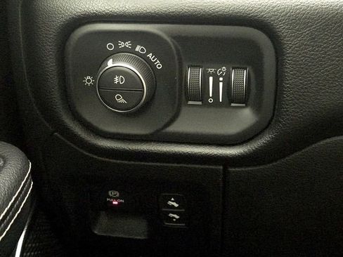 Used 2019 RAM 1500 Laramie AWD/4WD image 24