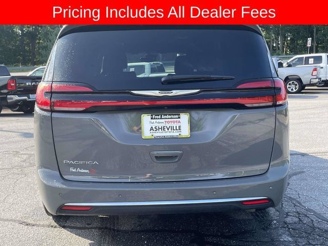 Used 2025 Chrysler Pacifica Select FWD image 4