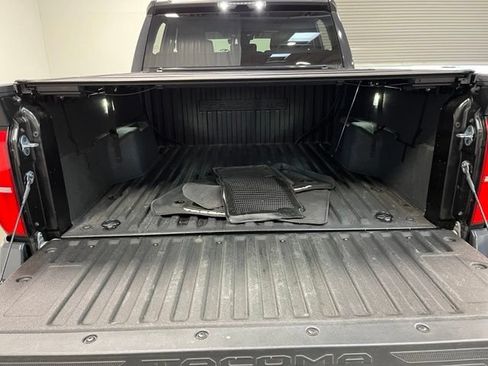 Used 2025 Toyota Tacoma SR5 AWD/4WD image 16