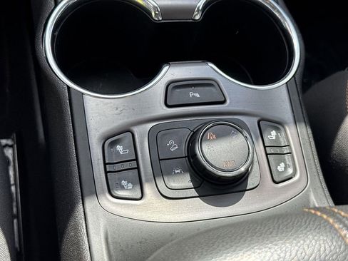 Used 2022 GMC Terrain AT4 w/ Tech Package AWD/4WD image 33