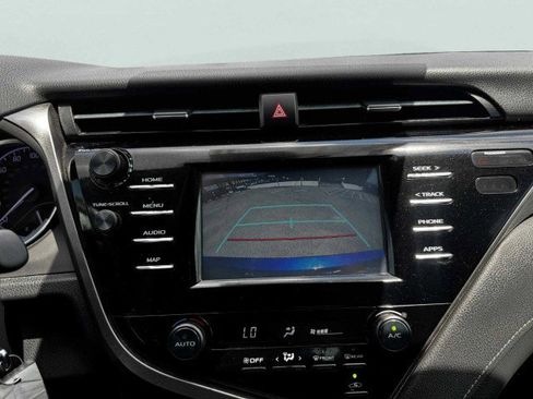 Used 2019 Toyota Camry SE image 27