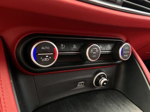 Used 2021 Alfa Romeo Stelvio Sprint w/ Nero Edizione RWD image 24