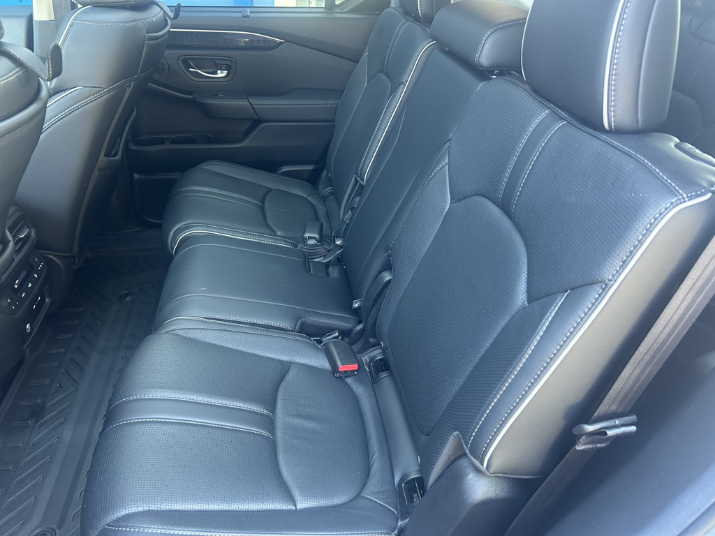 Used 2025 Honda Pilot Elite image 23