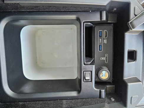 Used 2017 Land Rover Range Rover Sport HSE image 18