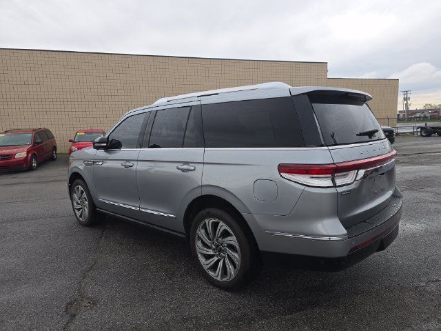 Used 2023 Lincoln Navigator Reserve AWD/4WD image 6