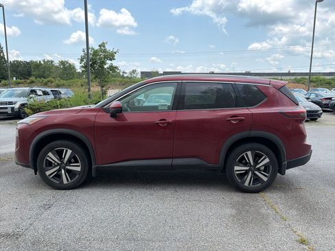 Used 2024 Nissan Rogue SL w/ SL Premium Package FWD image 3