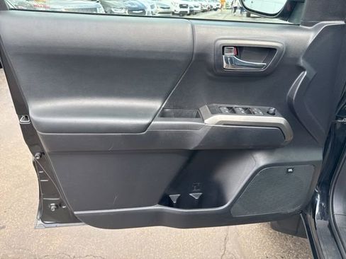 Used 2021 Toyota Tacoma Limited image 8