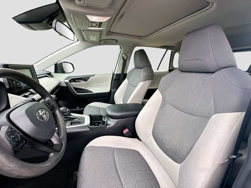 Used 2022 Toyota RAV4 XLE w/ Convenience Package FWD image 23