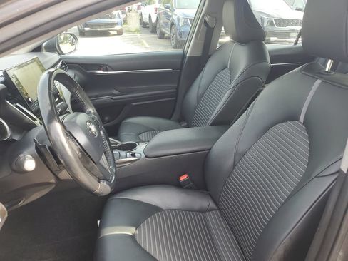 Used 2021 Toyota Camry SE w/ Cold Weather Package FWD image 7