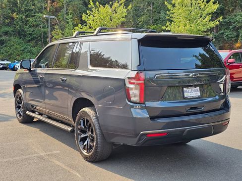 Used 2022 Chevrolet Suburban Z71 w/ Luxury Package AWD/4WD image 3