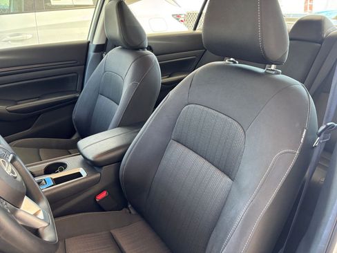 Used 2025 Nissan Altima 2.5 SV FWD image 36
