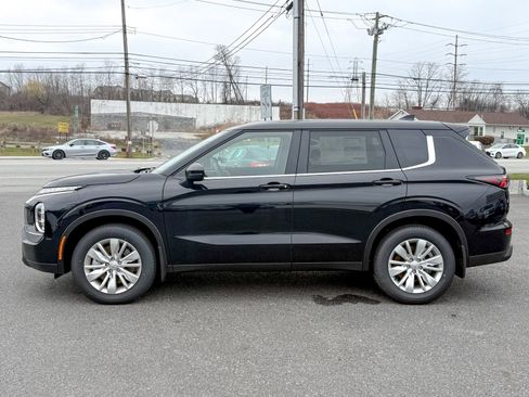 New 2025 Mitsubishi Outlander ES image 4