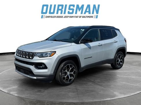Used 2024 Jeep Compass Limited AWD/4WD image 2