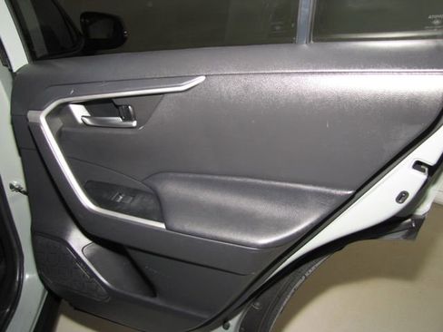 Used 2021 Toyota RAV4 XLE w/ Convenience Package AWD/4WD image 19