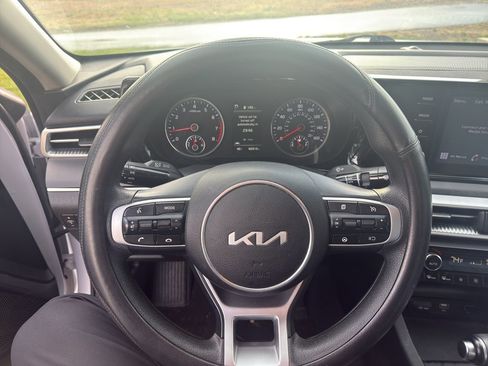 Used 2023 Kia K5 LXS FWD image 2