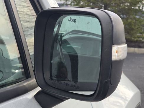 Used 2018 Jeep Renegade Trailhawk w/ Cold Weather Group II image 21