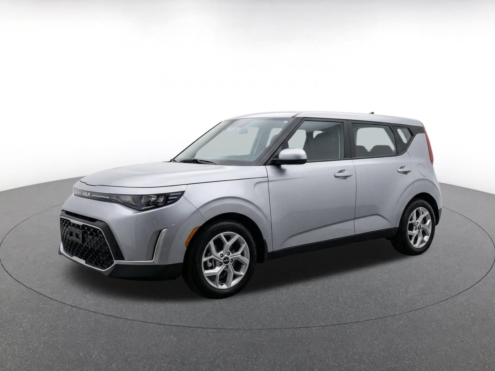 Used 2025 Kia Soul LX w/ LX Technology Package FWD image 3