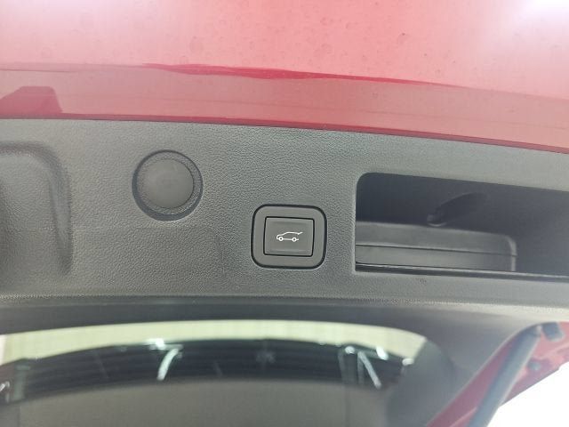 New 2027 GMC Terrain Elevation w/ Elevation Premium Package FWD image 12