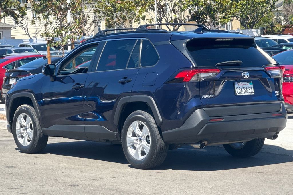 Used 2021 Toyota RAV4 XLE AWD/4WD image 6