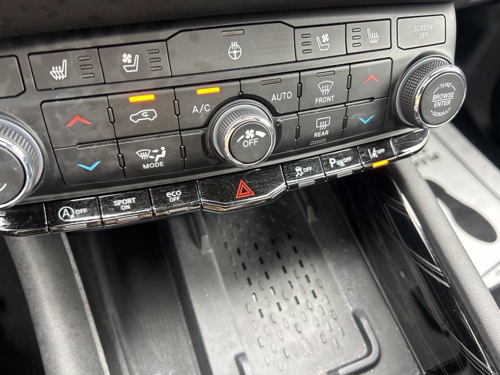 Used 2025 Dodge Durango GT AWD/4WD image 16