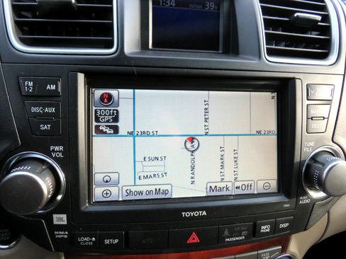 Used 2012 Toyota Highlander Limited w/ Tow Pkg image 15