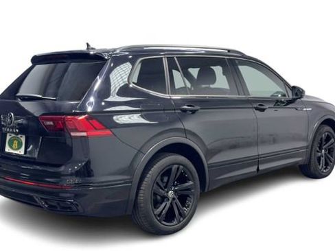 Used 2024 Volkswagen Tiguan SE R-Line image 2