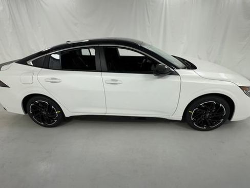 New 2026 Nissan Sentra SR FWD image 2