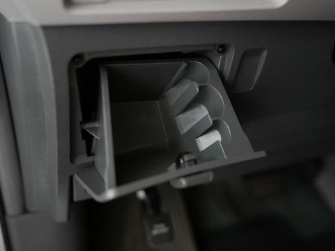 Used 2015 Toyota Sienna L image 45