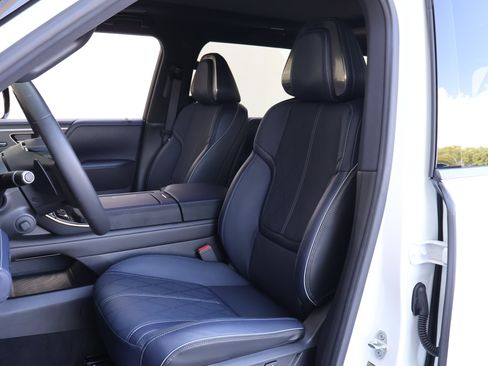 Certified 2026 INFINITI QX80 4WD image 2