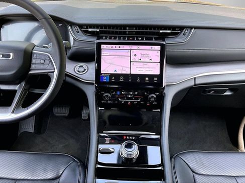 Certified 2023 Jeep Grand Cherokee Limited w/ Luxury Tech Group II AWD/4WD image 12