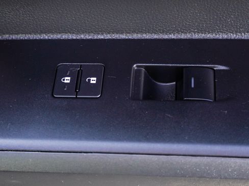Certified 2024 Toyota Tacoma SR5 AWD/4WD image 26
