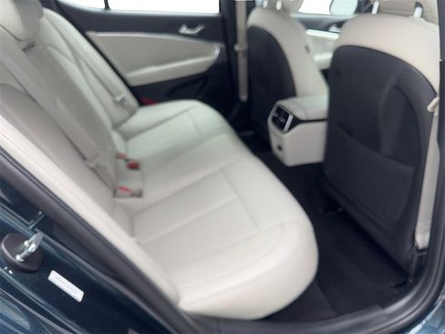 Used 2025 Genesis G70 2.5T image 40