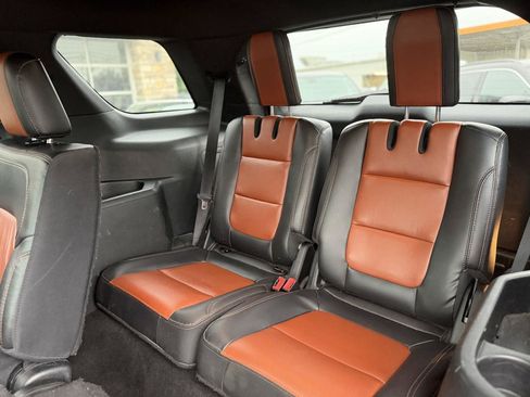 Used 2019 Ford Explorer XLT w/ Equipment Group 202A AWD/4WD image 17