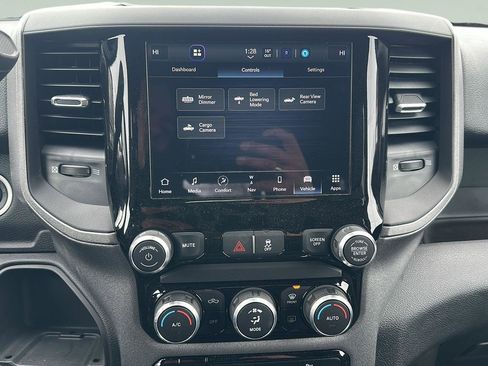 Used 2024 RAM 2500 Tradesman w/ Chrome Appearance Group image 13