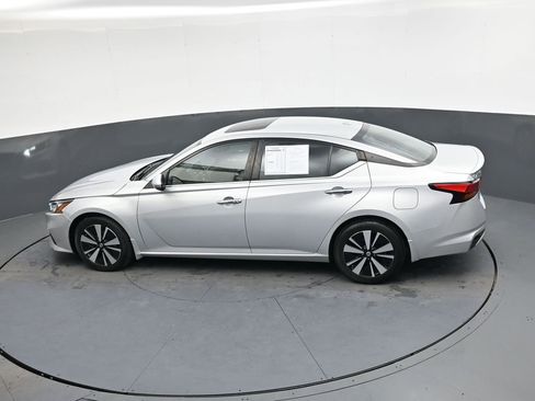 Used 2021 Nissan Altima 2.5 SV w/ SV Premium Package image 31