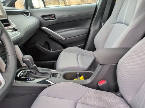 Used 2025 Toyota Corolla Cross AWD Hybrid w/ Moonroof Package image 25