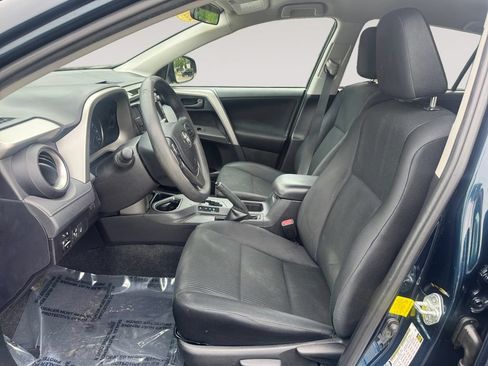 Used 2017 Toyota RAV4 LE AWD/4WD image 9