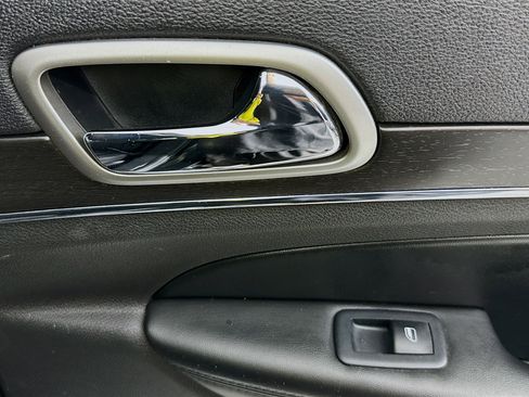 Used 2018 Jeep Grand Cherokee Limited image 30