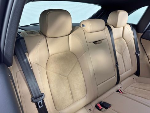 Used 2021 Porsche Macan image 37