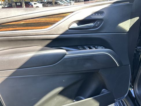 Used 2023 Cadillac Escalade ESV Premium Luxury image 16